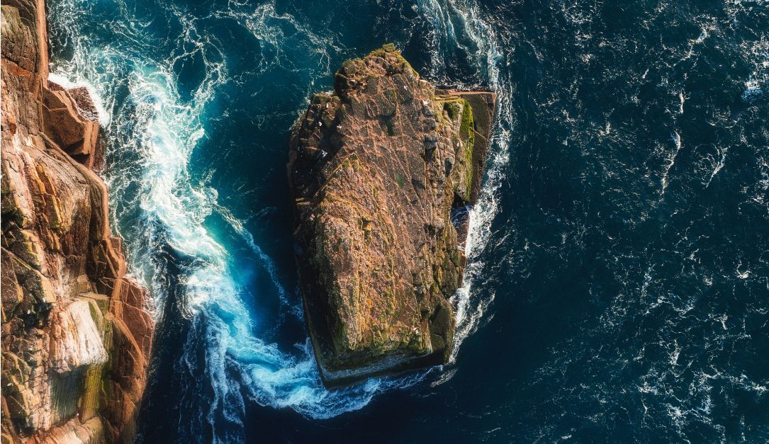 UK Unmasks Russian Submarine Operations Targeting Critical Undersea Infrastructure