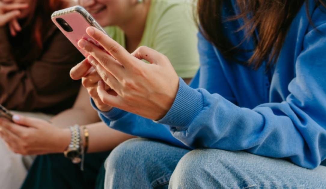 Australia's Social Media Ban on Minors Fails to Stick, Research Shows